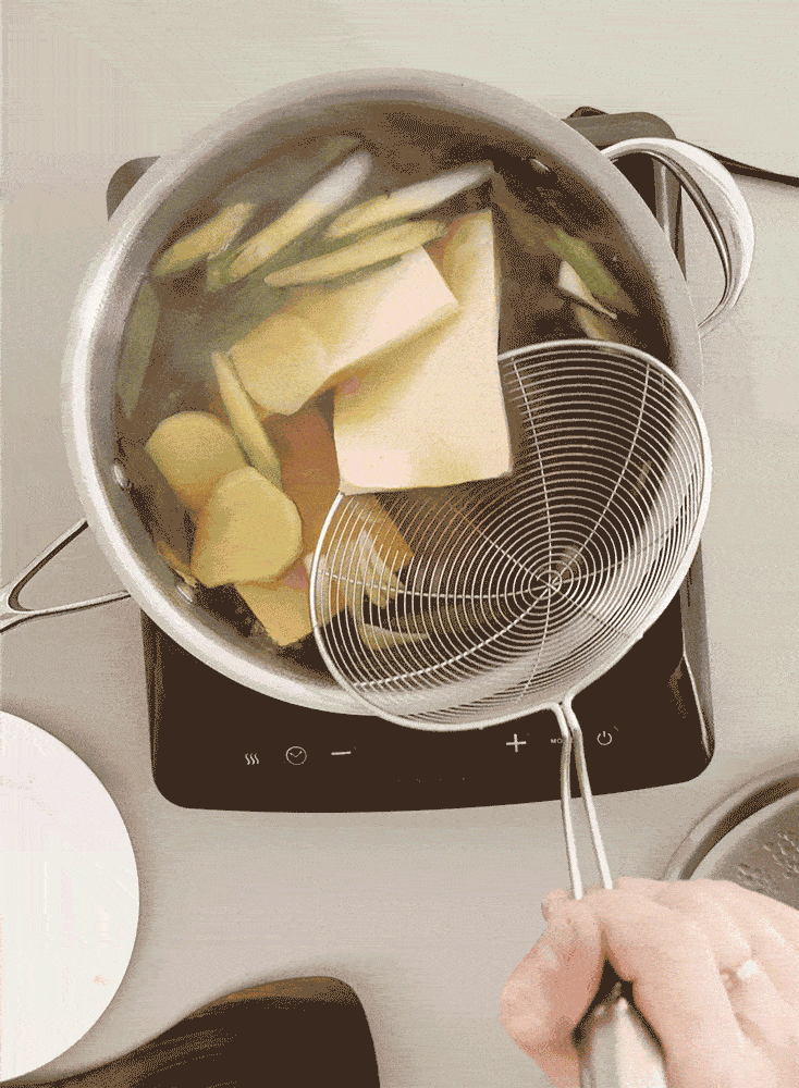 Poaching tofu in seasoned broth